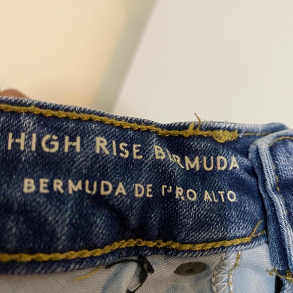 Universal Thread Shorts High Rise Bermuda 2/26R - Picture 3 of 3